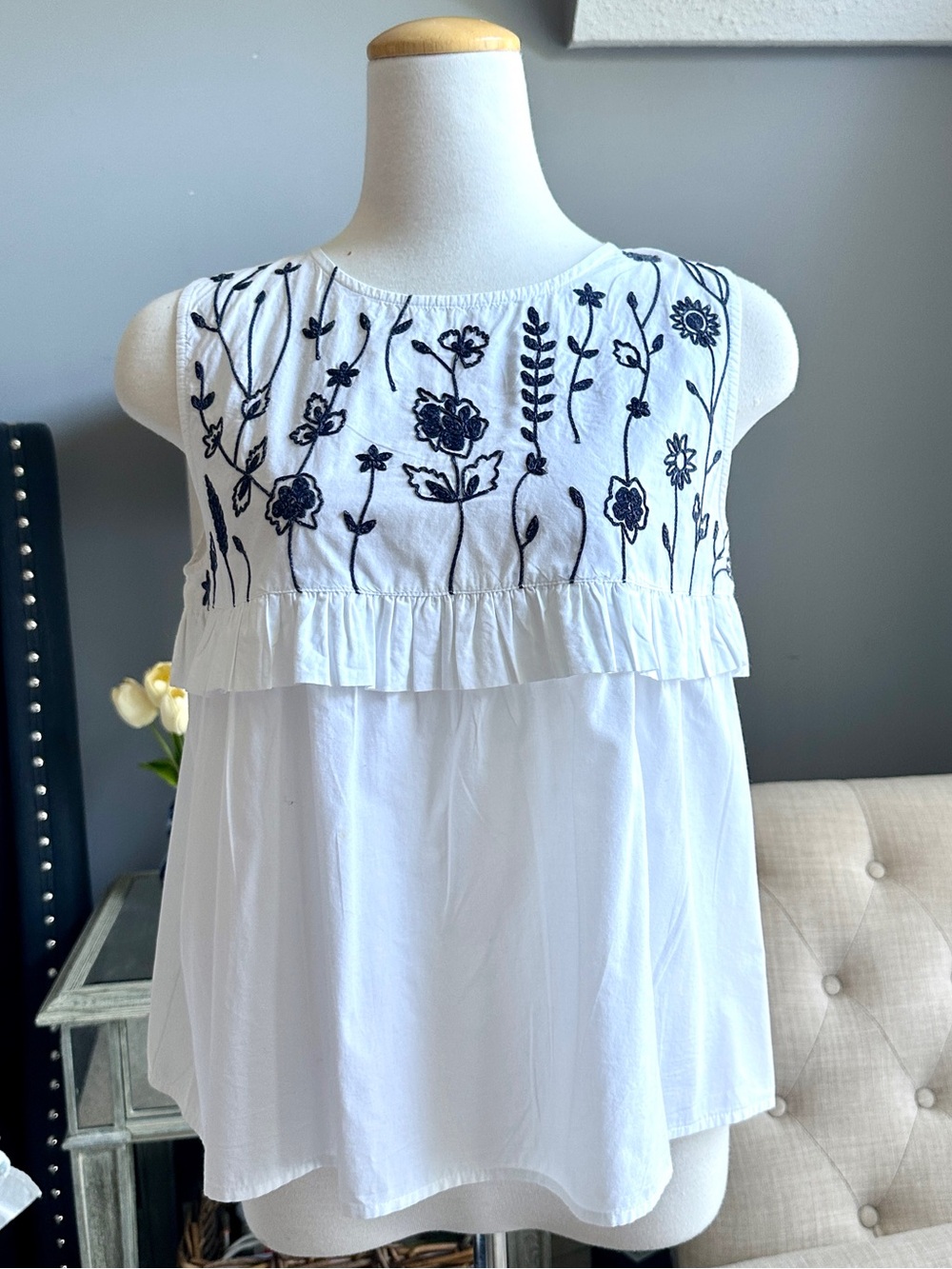 MANGO White Sleeveless Embroidered Ruffle Baby Doll Blouse - Size 6